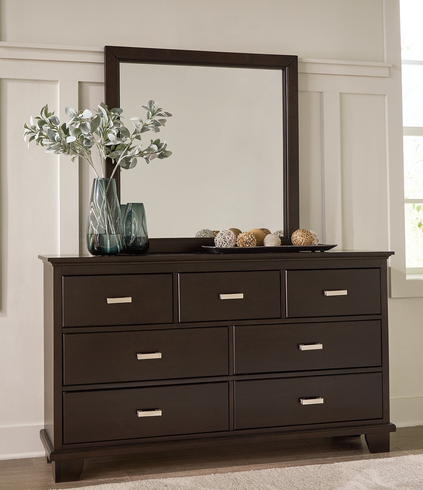 Covetown Queen Panel Bed with Mirrored Dresser and Nightstand