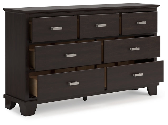 Covetown Full Panel Bed with Dresser and 2 Nightstands